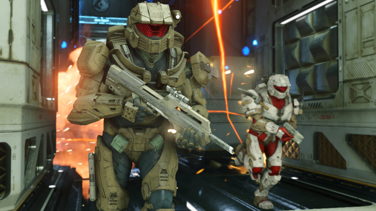 Spartans charging through a corridor in Halo Infinite